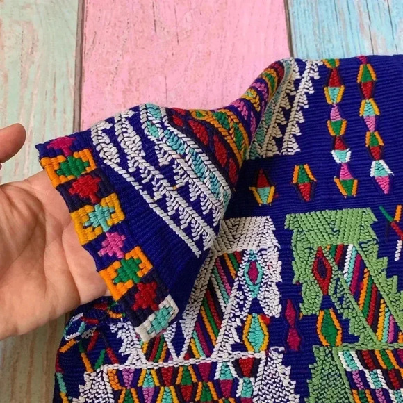 Beautiful Guatemalan huipil embroidered top - Picture 5 of 9